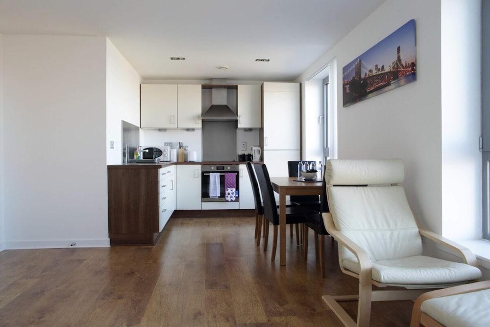 Modern Apartment in Leith With Sea Views