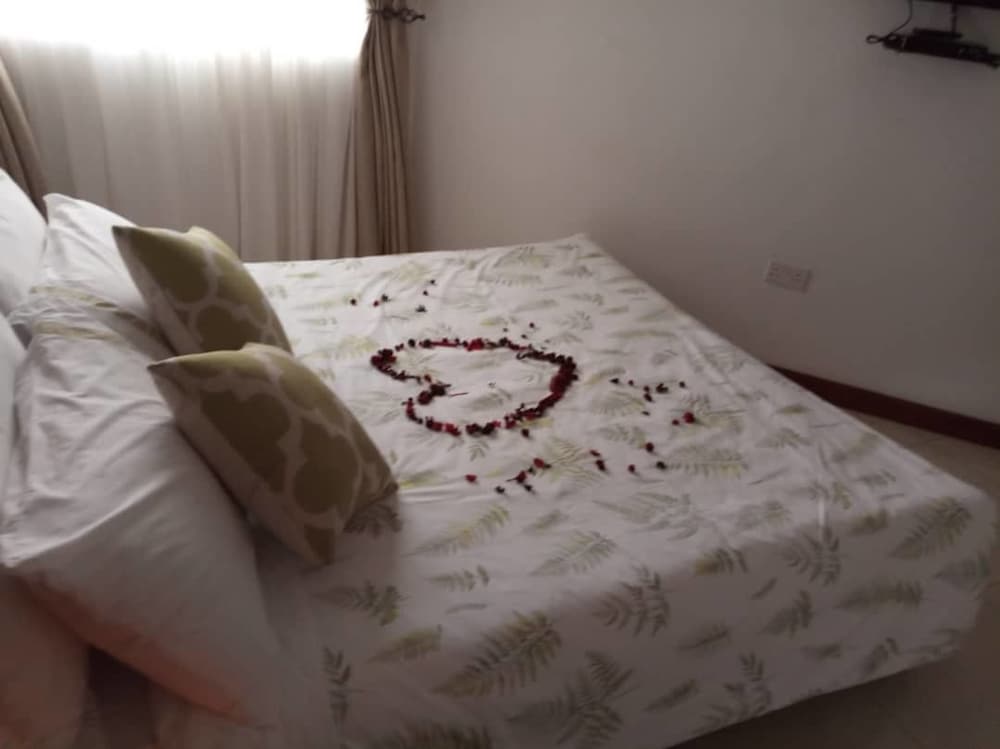 Kaazi LakeFront Villas