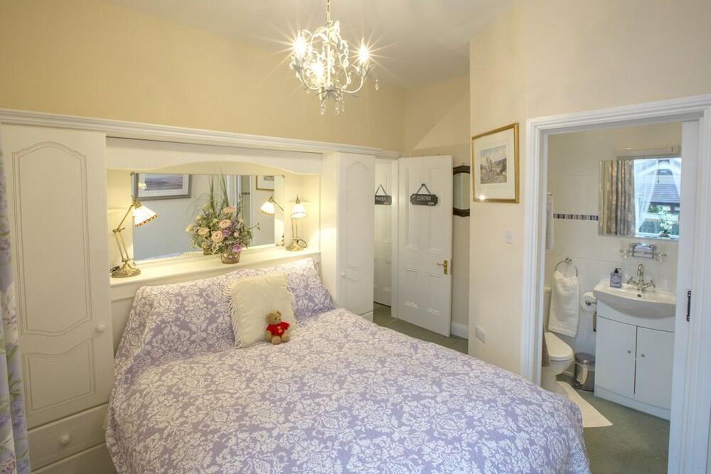 Albany House Bed and Breakfast