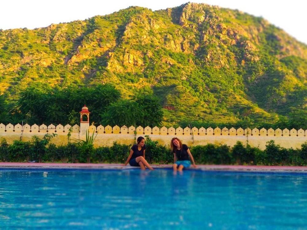 Parvat Valley Resort