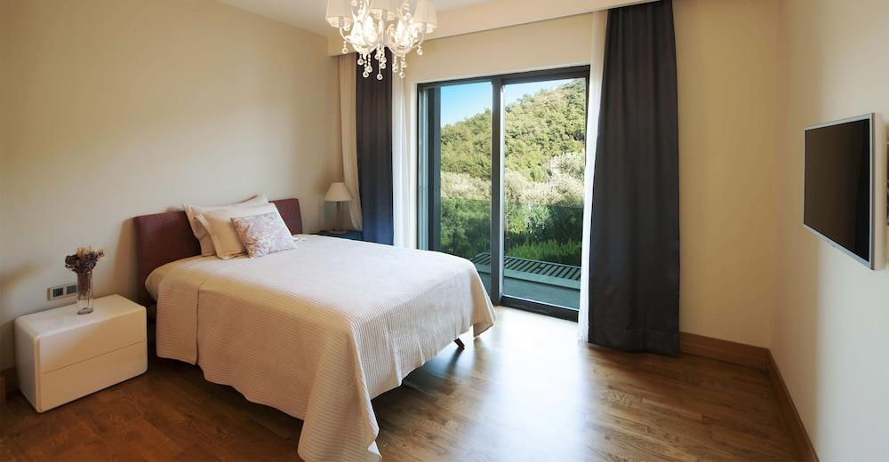 Vhillas Private Luxury Villa Mana