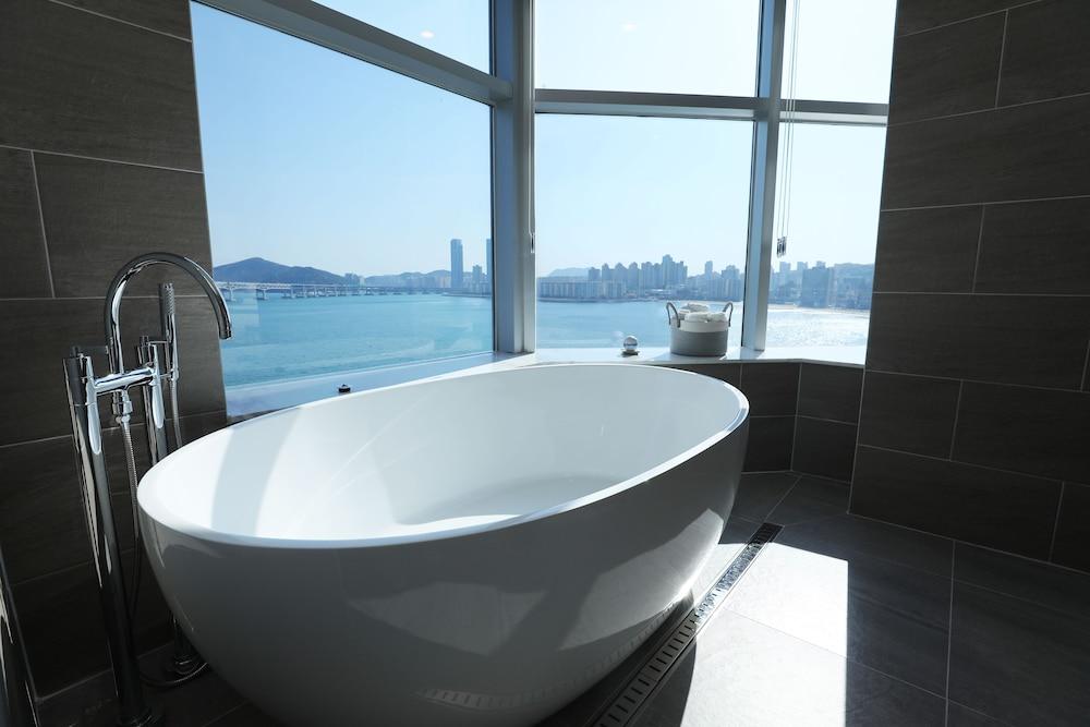 H Avenue Gwangalli Beach