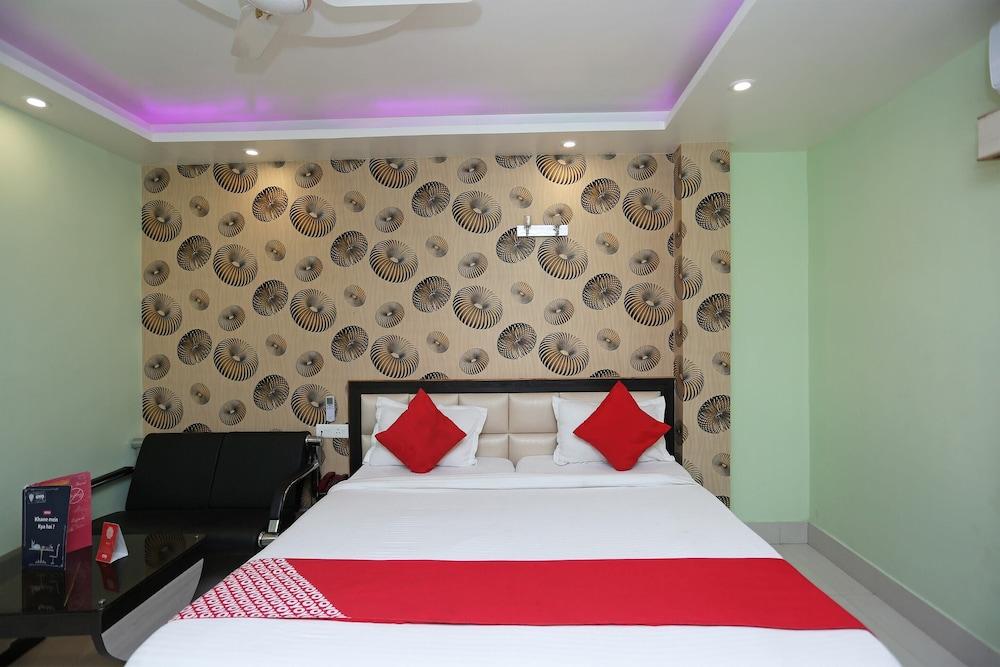 OYO 15443 Hotel Mega Palace