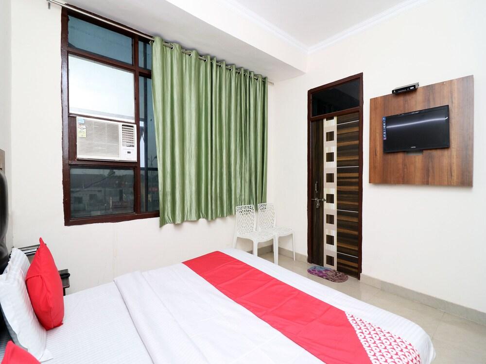 OYO 24958 Hotel Dayal