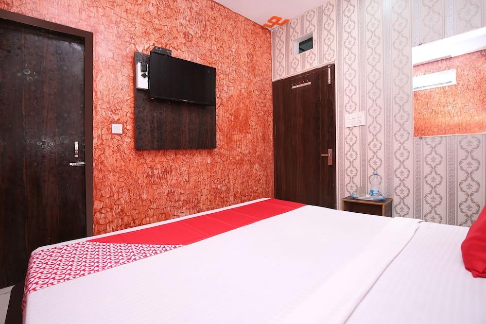 OYO 19565 Hotel Galaxy