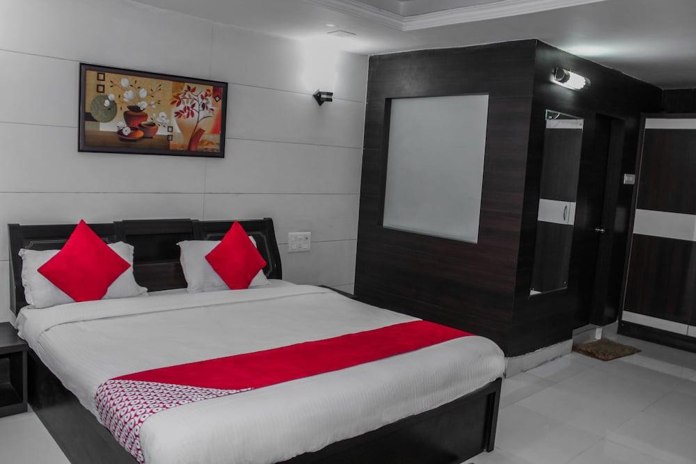 OYO 15715 Royal AR RESIDENCY