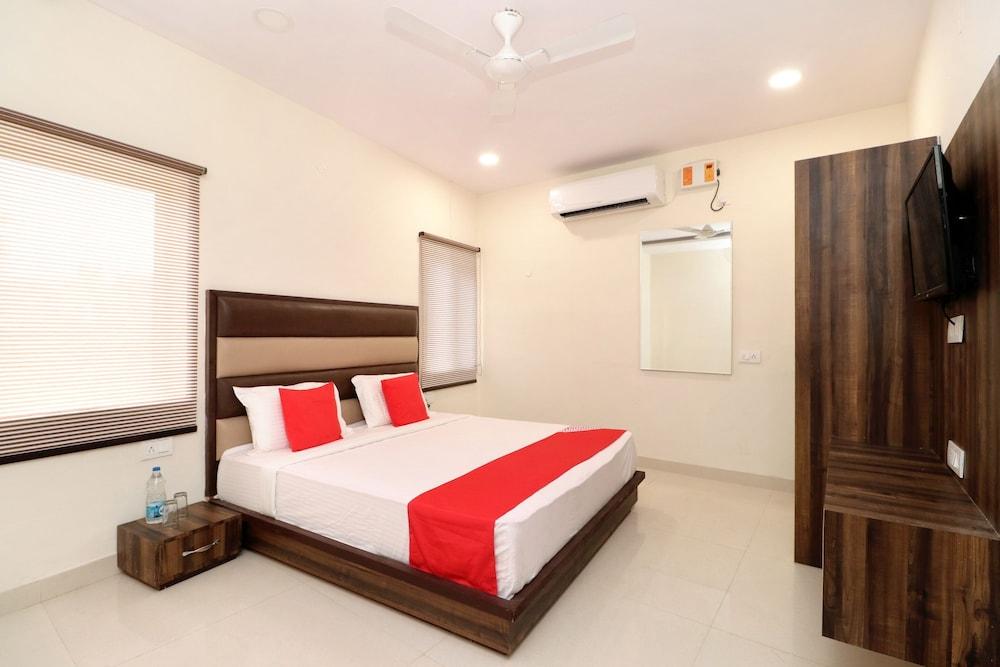 OYO 24071 Jasco Royal Inn