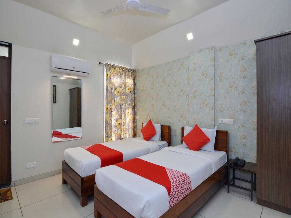 OYO 22827 Hotel Prafulla