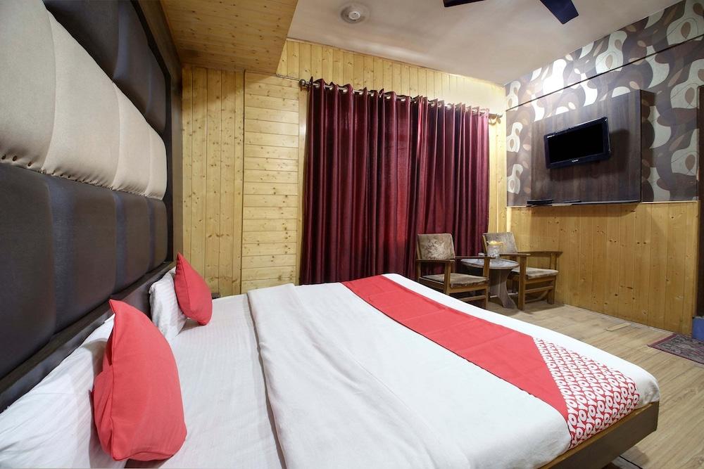 OYO 18872 Hotel Azad