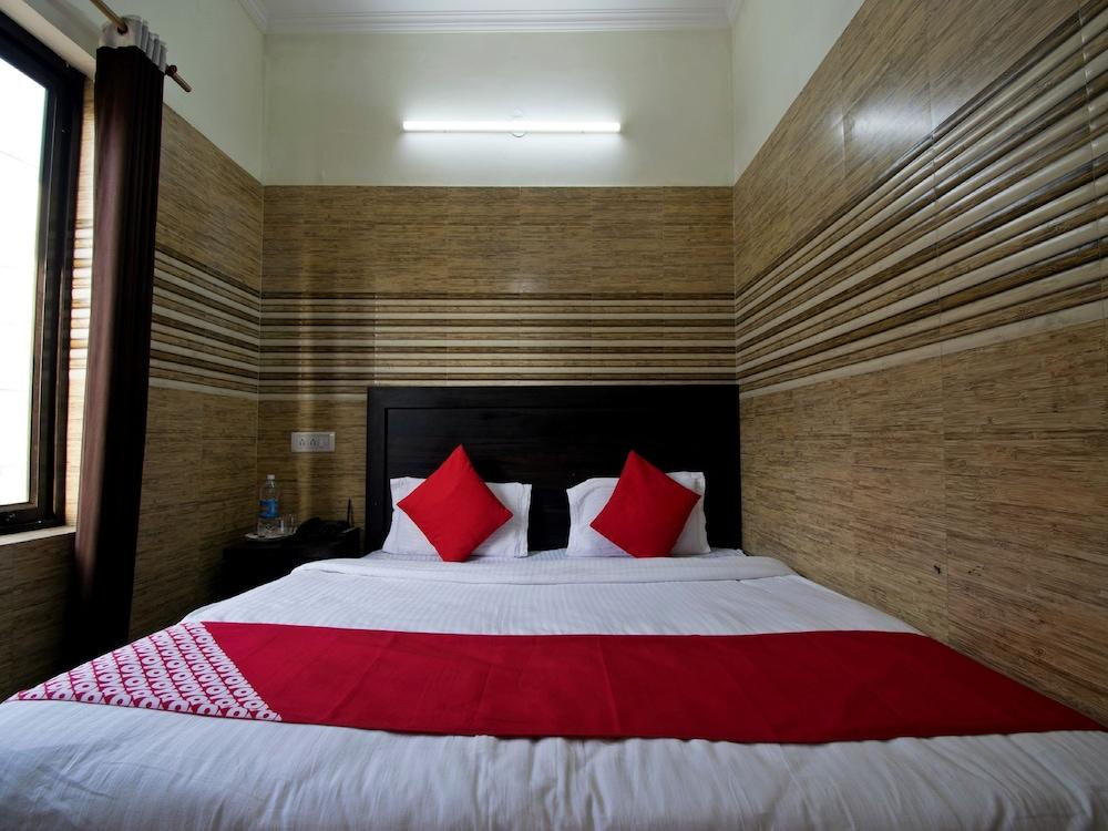 OYO 22932 Hotel Shiv Shanker