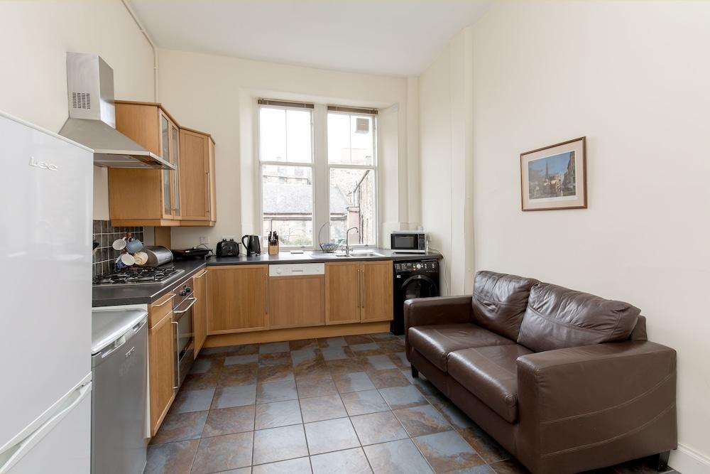 Silver Lining Lochrin Terrace Apartment