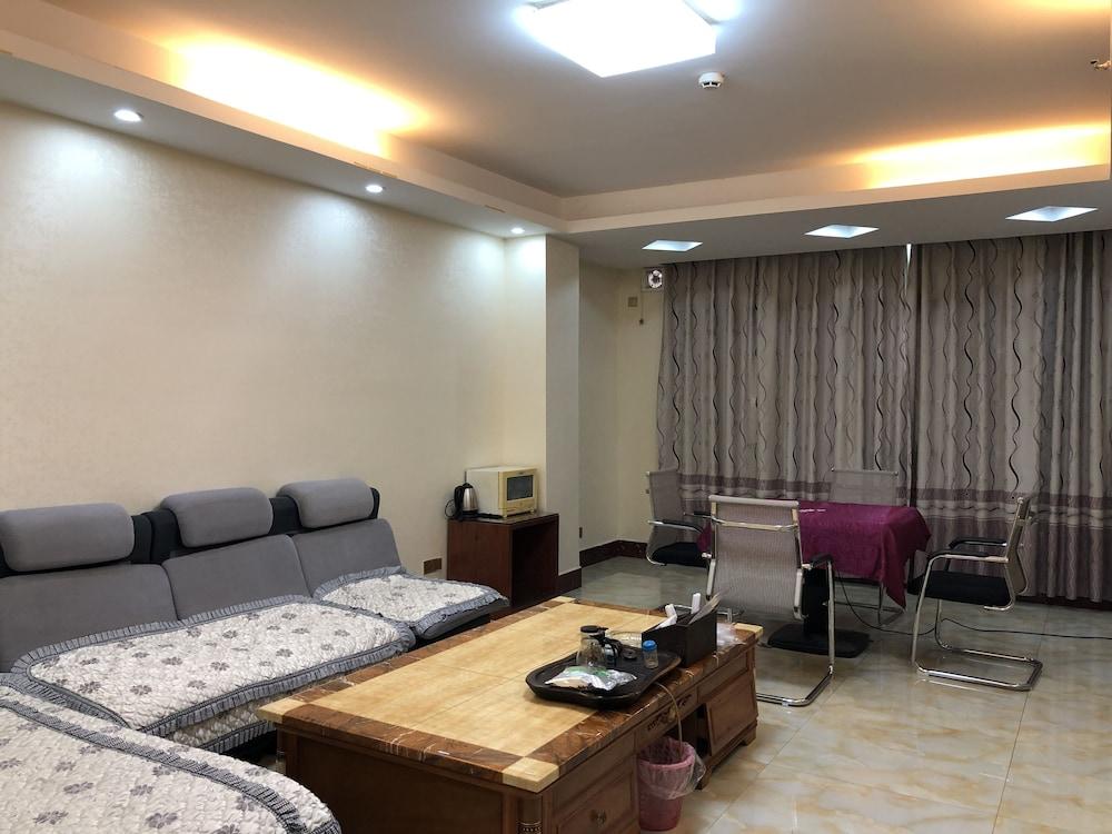 Puqian Business Hotel