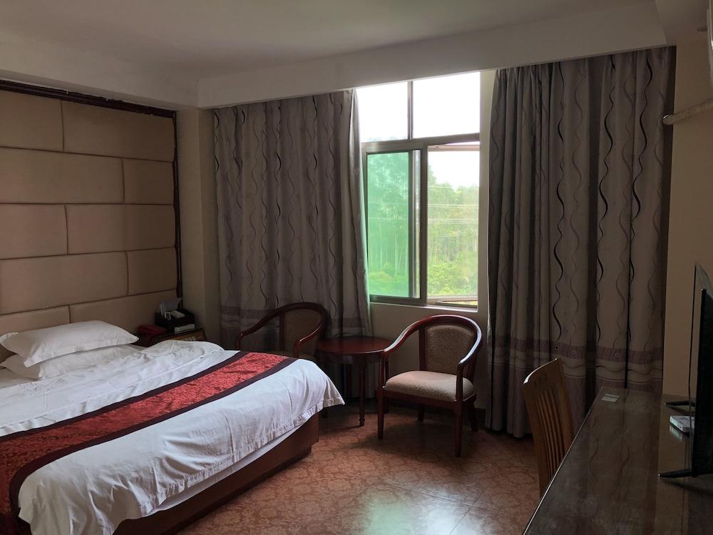 Puqian Business Hotel