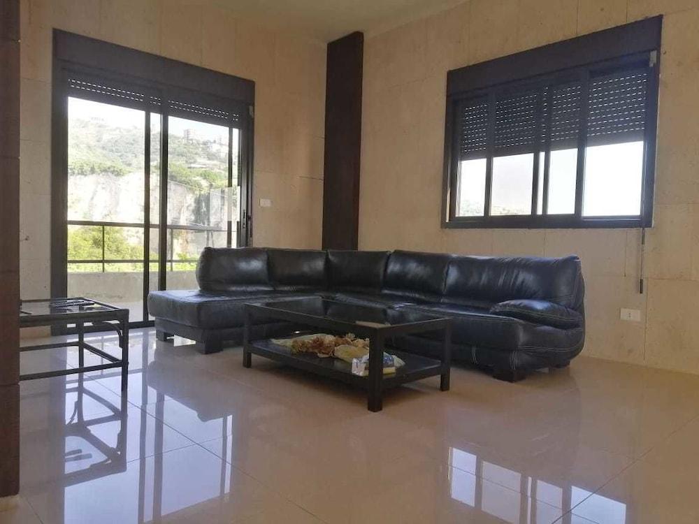 Quiet Comfy and Epic Seaview