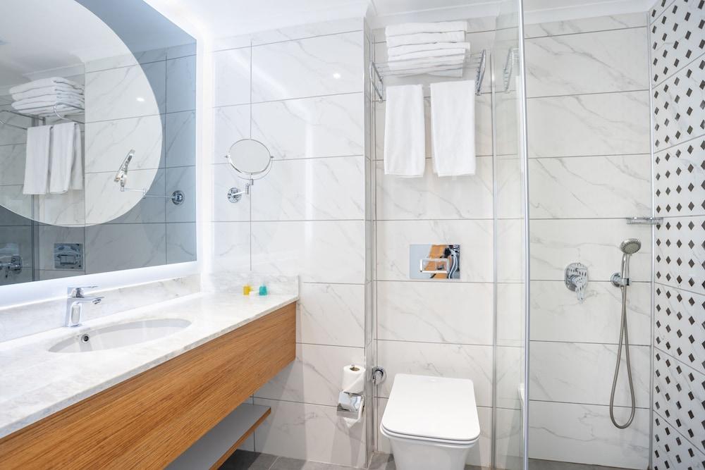 The Sansa Hotel & Spa