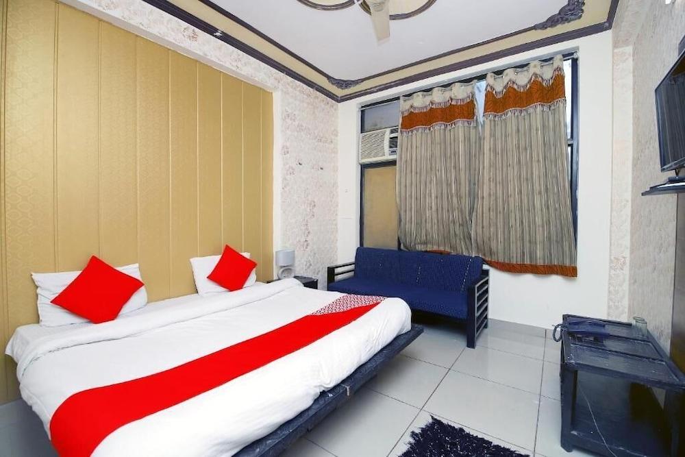 Hotel brijwasi palace