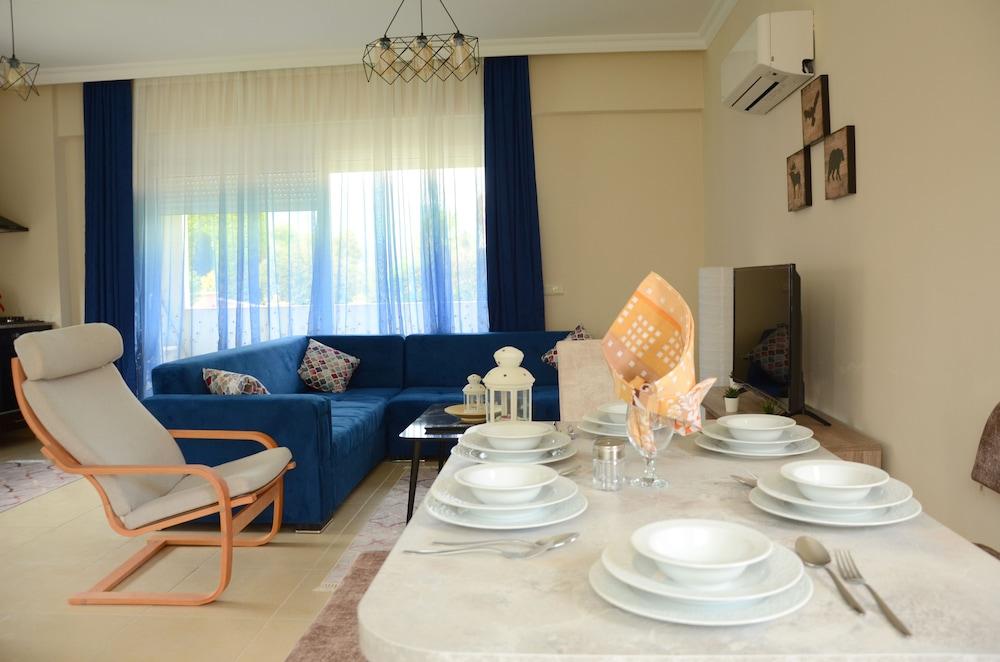 Monna Roza Family Suit