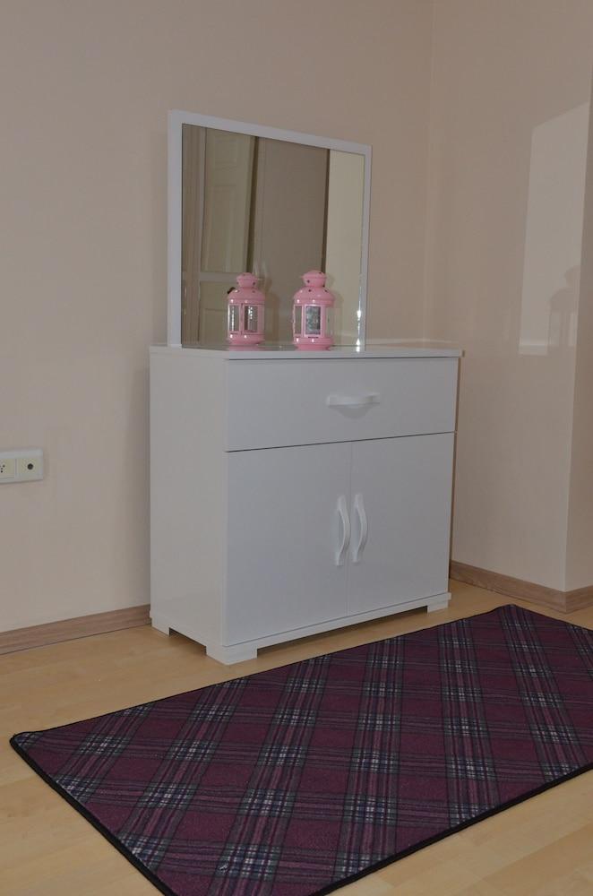 Monna Roza Family Suit