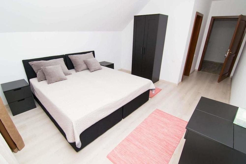 Continental Boutique Rooms