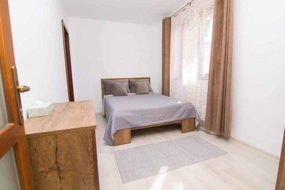 Continental Boutique Rooms