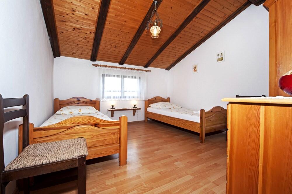 Apartment Mirela with Sea view