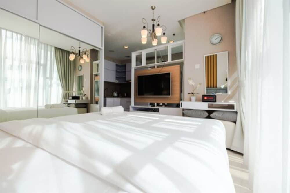 Brooklyn Alam Sutera Studio Apartment with Sofa Bed