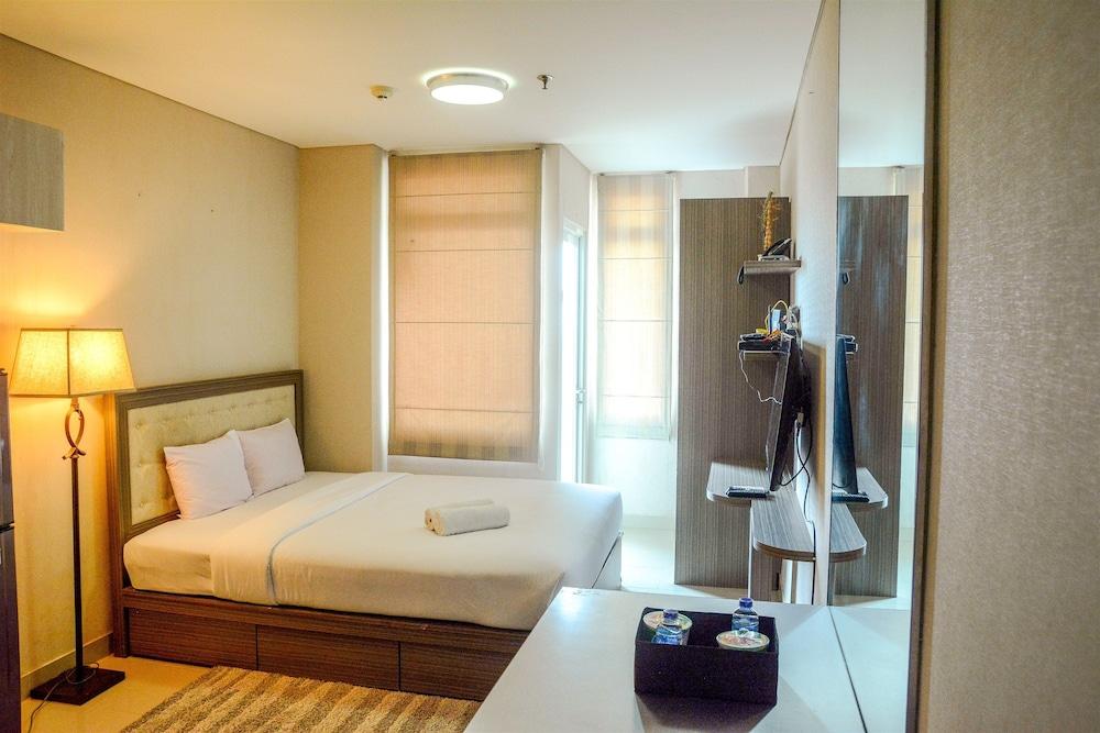 Prime Location Studio Apartment at Elpis Residence near Ancol