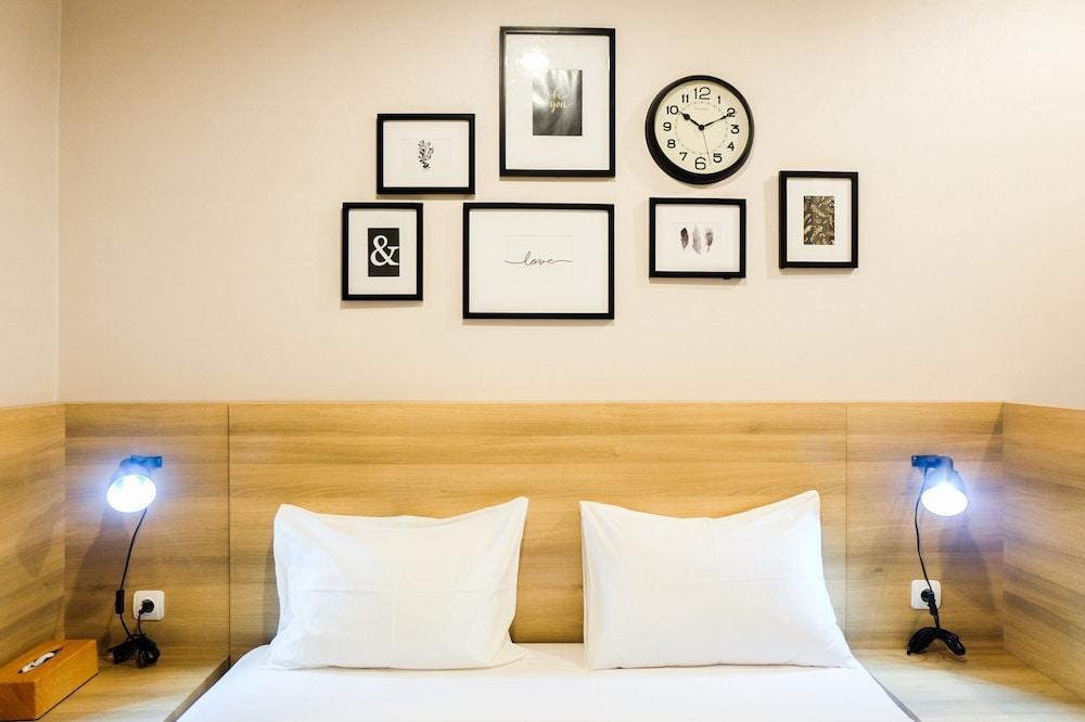 Modern Elegant Studio Grand Kamala Lagoon Apartment