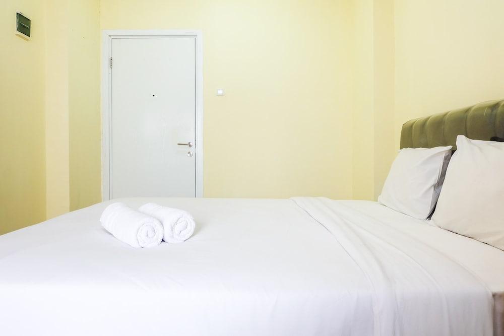 Minimalist Studio Green Pramuka Apartment