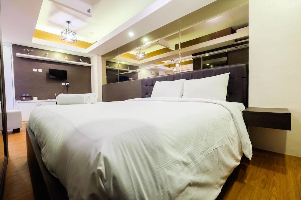 Spacious Studio Room at Green Pramuka Apartment