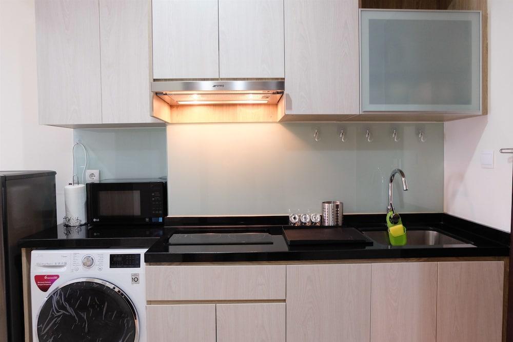 Best Price Studio Menteng Park Apartment