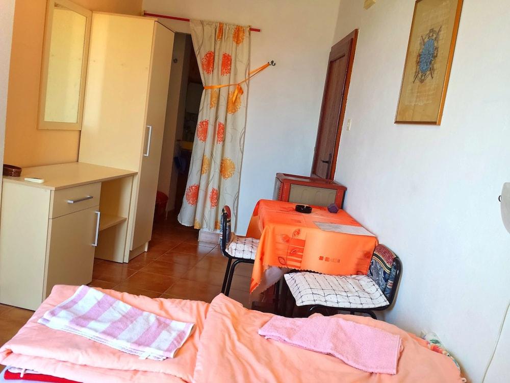 Prag Apartments & Rooms