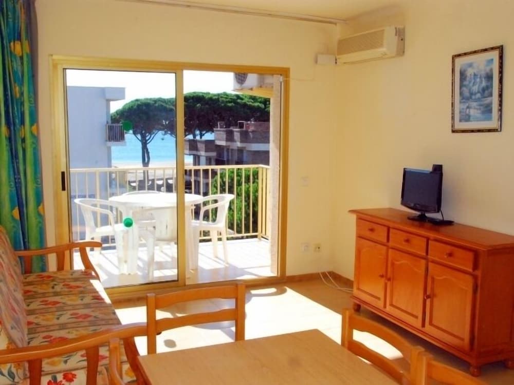 Apartamentos Pins Marina 24
