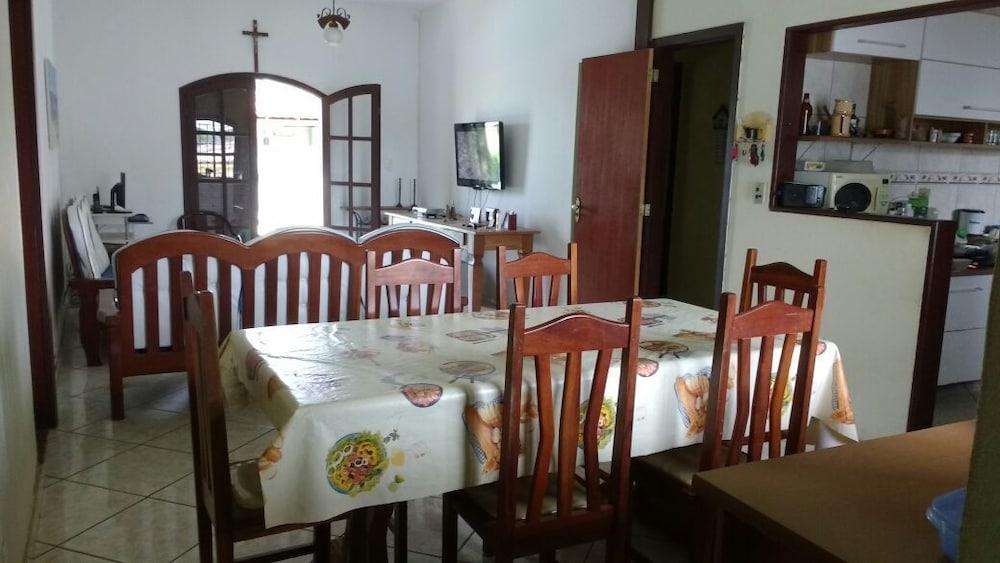 Casa com 4 Suítes e Piscina em Búzios