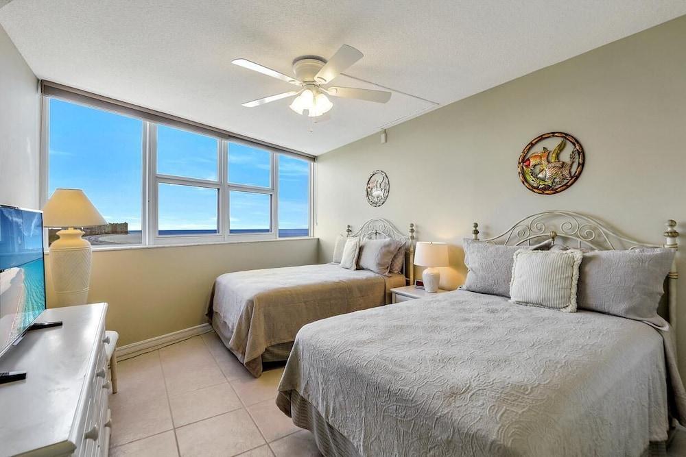 Sunny Beachfront Condo With Pool and Sw-facing Balcony