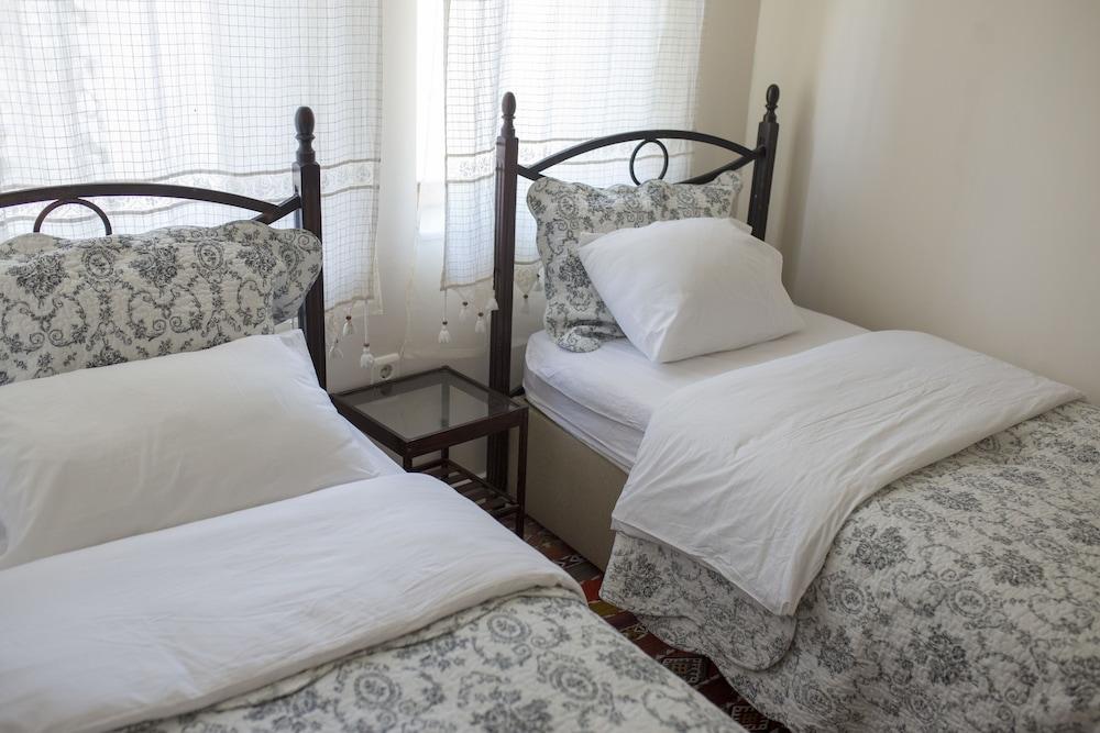 Kamelya Cave Hostel - Adults Only