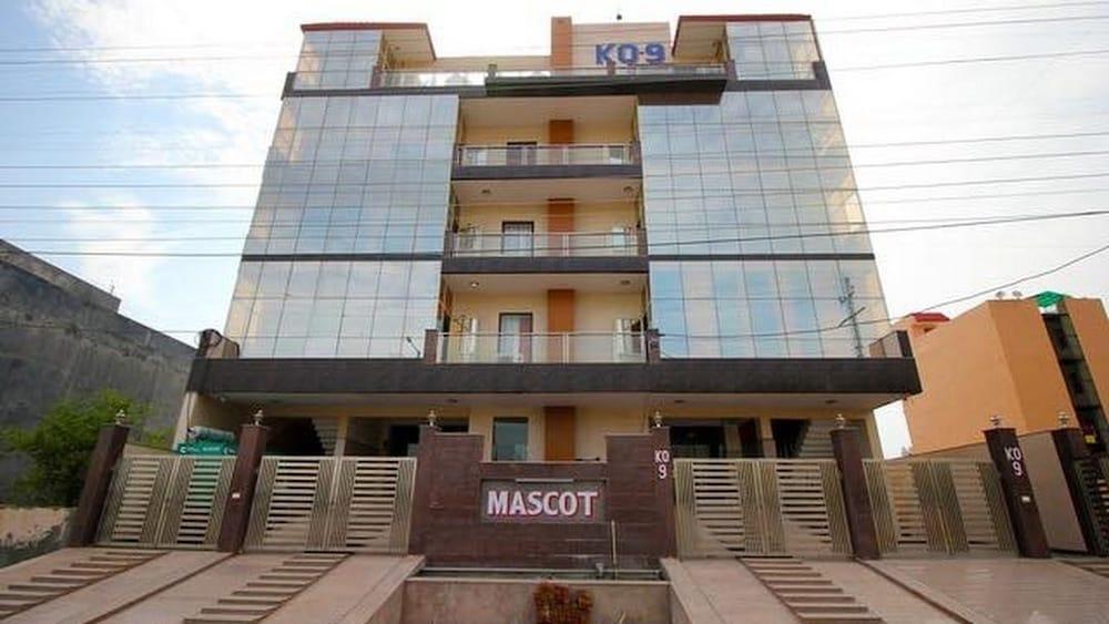 FabHotel Mascot TREO