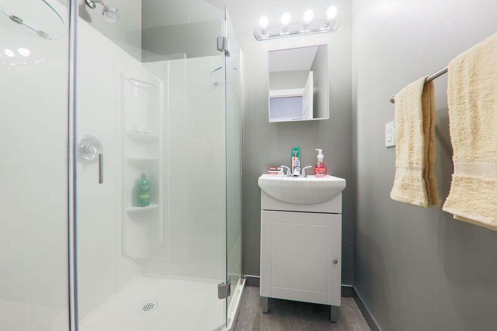 HoMa HomeStay Hotel by Olympic Stadium Montreal (Auberge/Hostel)