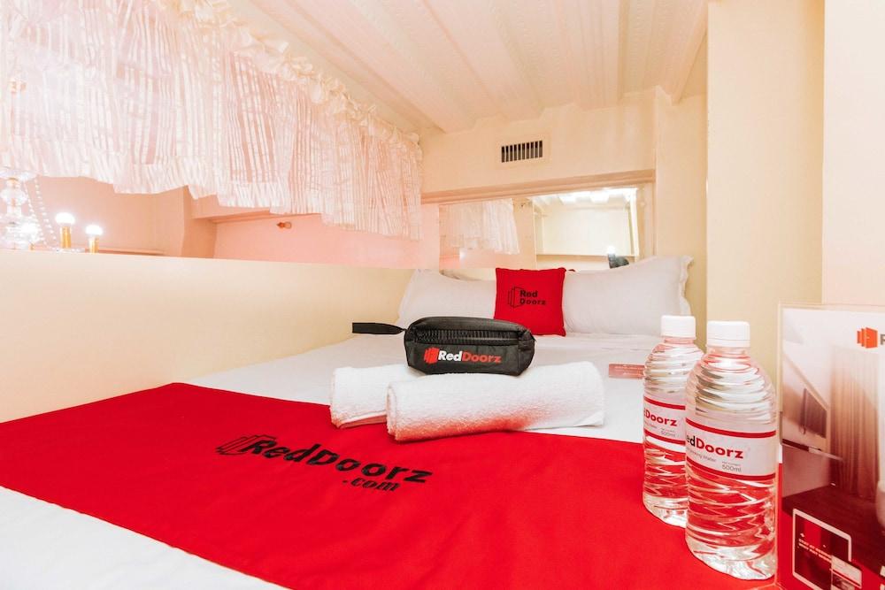 RedDoorz Plus @ RSG Legarda Manila