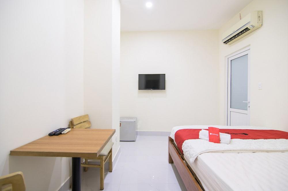 RedDoorz @ Le Van Sy Street