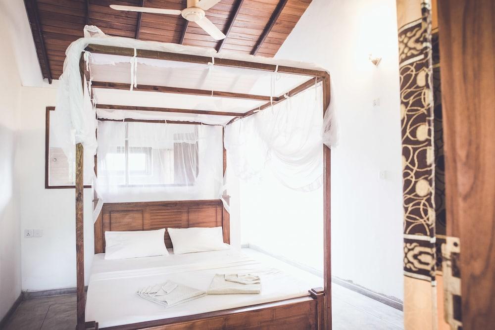 Rupa's Hotel Arugambay