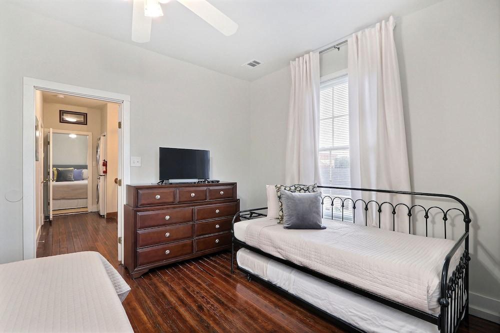 Gallery Stays - Low Country