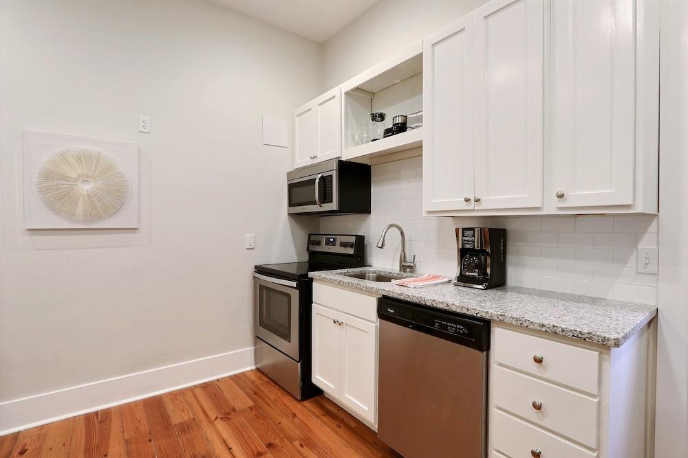 Gallery Stays - Parkside Suite