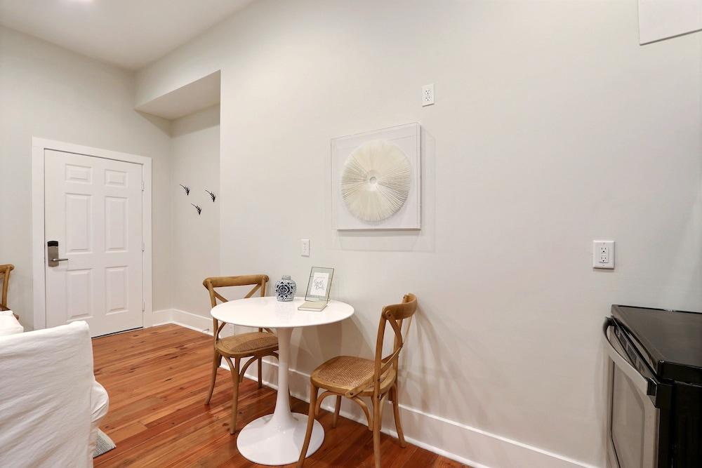 Gallery Stays - Parkside Suite