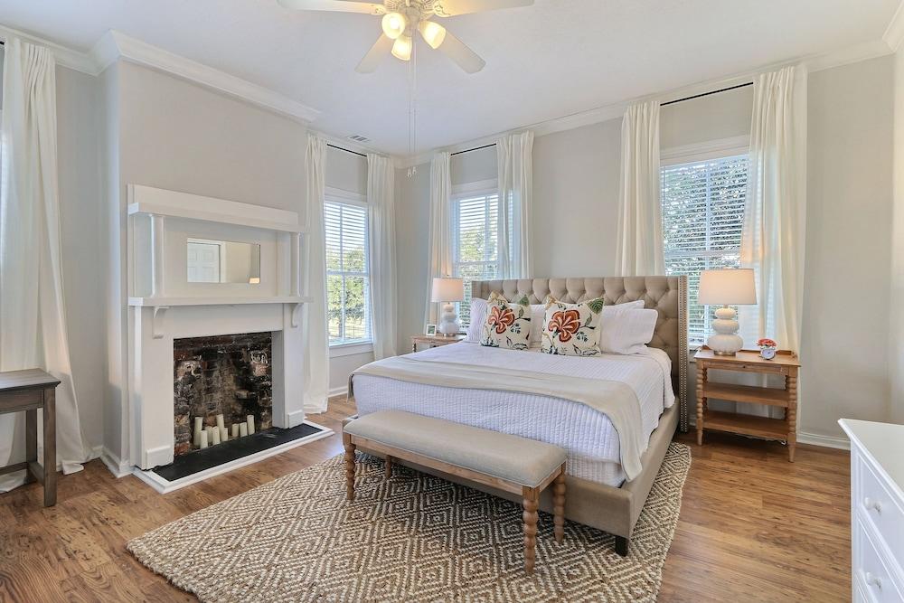 Gallery Stays - Parkside Manor