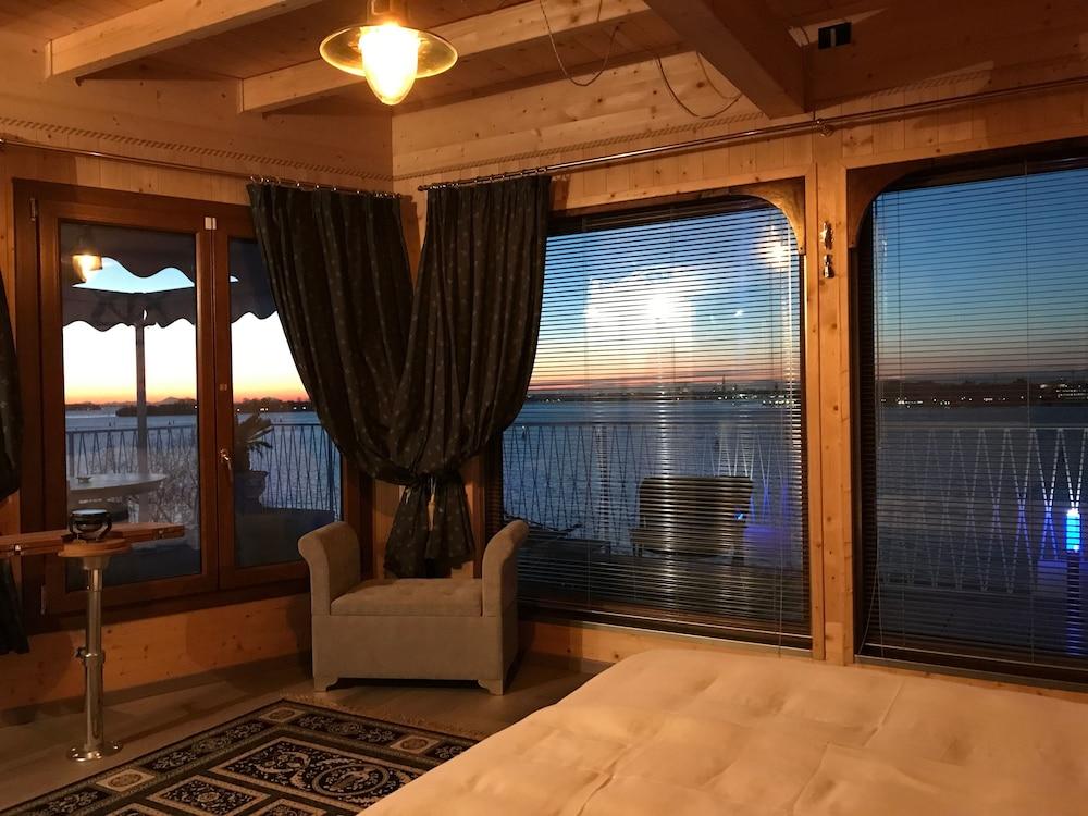 Oasis Golden Lagoon Chalet