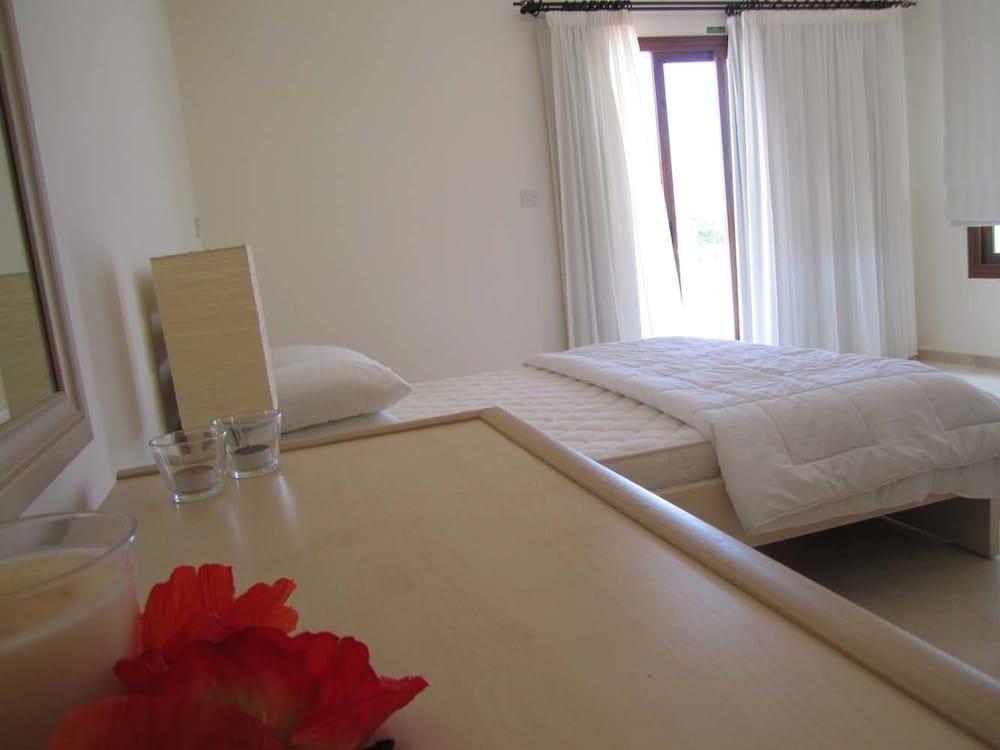 Villa Morlais by Amy Villas