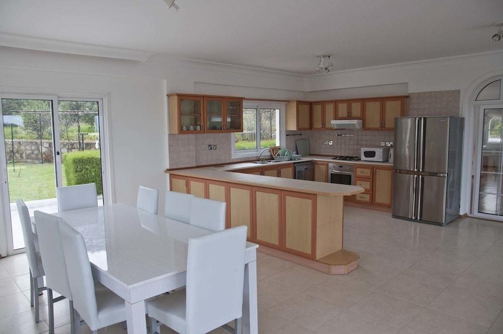 Villa Olivia by Amy Villas