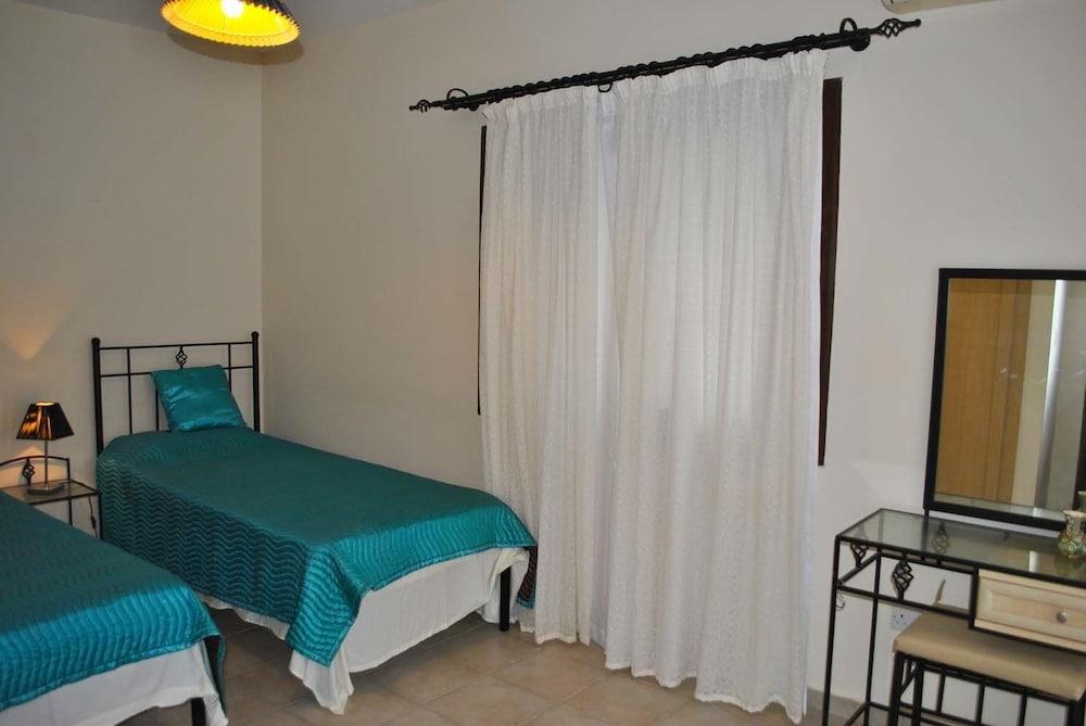 Villa Paradisia by Amy Villas