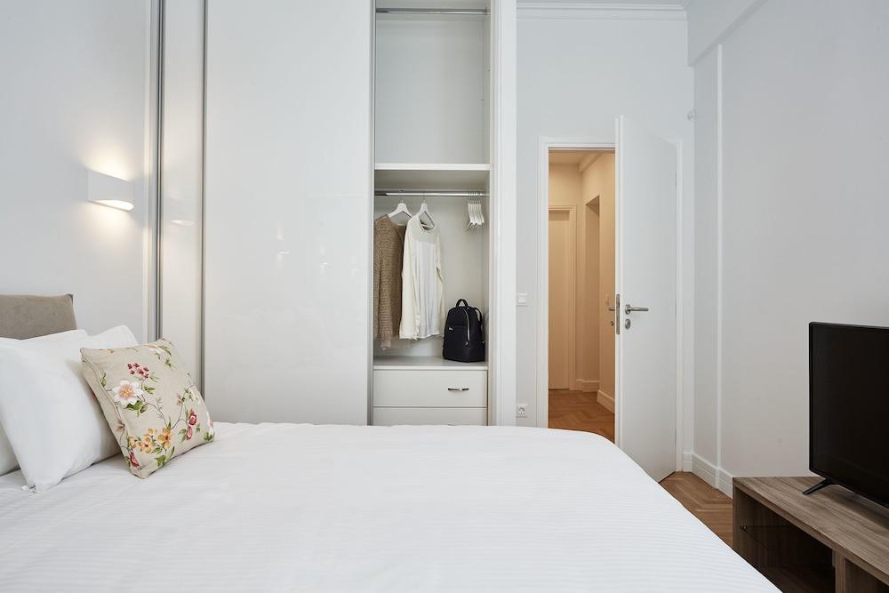 Luxurious Spacious Apt next  Hilton Area